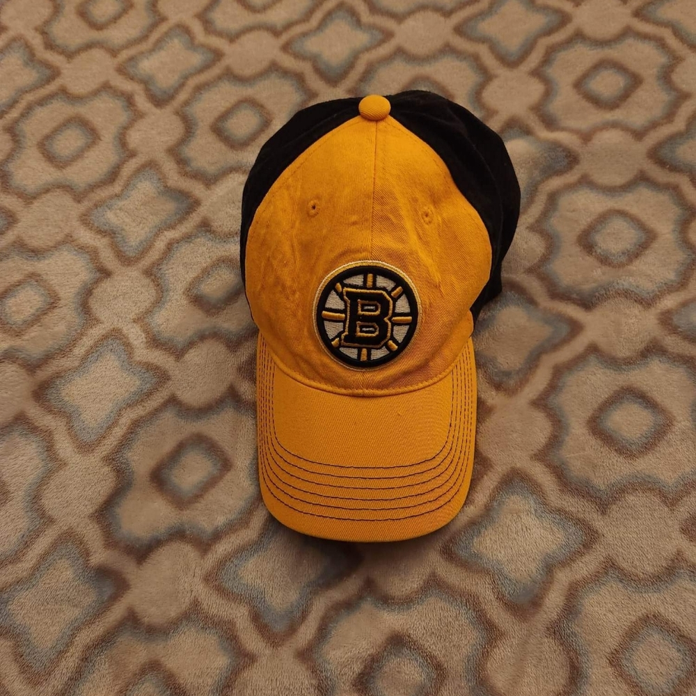 Fan Favorite Boston Bruins Gold, Black, and White fitted hat.